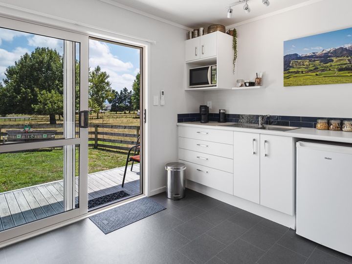 The Cabin - kitchenette
